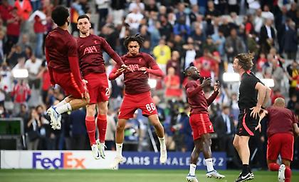 Βγήκαν ξανά για ζέσταμα οι ομάδες, στις 22:36 η σέντρα του τελικού!