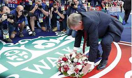 Συγκινητική στιγμή: Ο Νταλγκλίς άφησε στεφάνι στο έμβλημα της Λίβερπουλ για τα θύματα του Χέιζελ