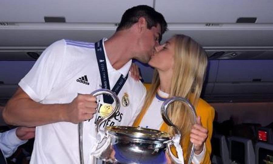 Σύντροφος Κουρτουά: «Το άξιζες μωρό μου, ο καλύτερος στον κόσμο!»