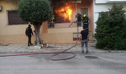 Φωτιά σε σπίτι στην Ηλιούπολη: Ένας άνθρωπος βρέθηκε απανθρακωμένος
