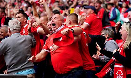 Ντελίριο ενθουσιασμού για τους φίλους της Νότιγχαμ στο σφύριγμα της λήξης!