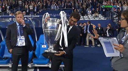 Επικός Ραούλ, σήκωσε την κούπα του Champions League σαν να την κατέκτησε ο ίδιος!