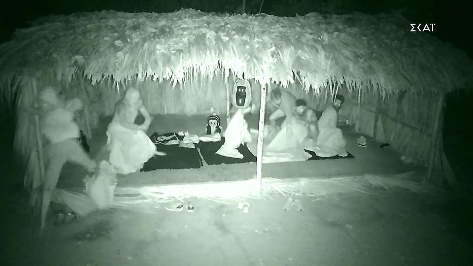 Survivor: Τρόμος στους Κόκκινους - Ποντικός έπεσε πάνω τους