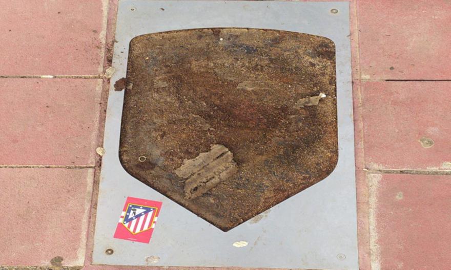 Οι οπαδοί της Ατλέτικο Μαδρίτης αφαίρεσαν την πλακέτα του «προδότη» Κουρτουά!
