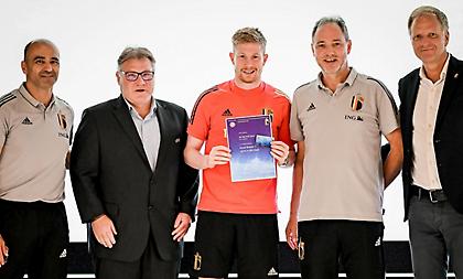 Ο Ντε Μπρόινε πήρε δίπλωμα προπονητικής!