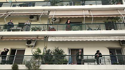 Γαλάτσι: Αστυνομικός έπεσε από μπαλκόνι και σκοτώθηκε