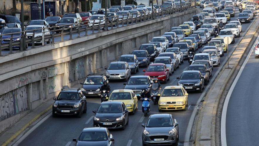 Κηφισίας: Ουρές χιλιομέτρων και στα δύο ρεύματα από τροχαίο
