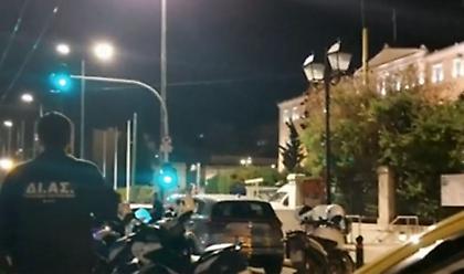 Ένοπλος στο Σύνταγμα: «Βασιλιάς Μίνωας πραξικόπημα» έγραφε το πανό που κρατούσε