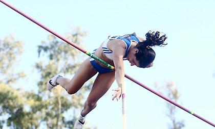 «Ζεστή» η Στεφανίδη, πέρασε και τα 4,64μ.