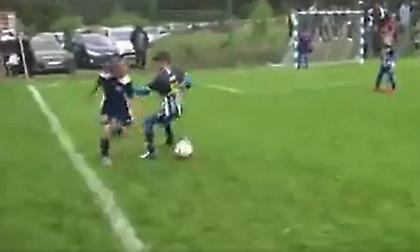 Κορίτσι «έσκασε» μυθική ντρίμπλα σε αγόρι