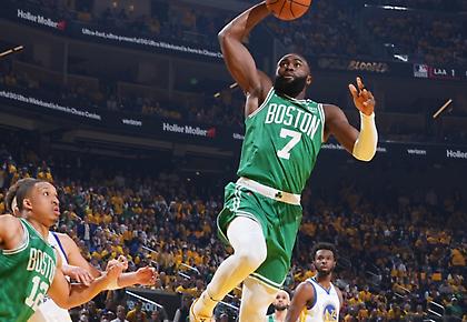 Μυθική ανατροπή και προβάδισμα για Σέλτικς μέσα στο σπίτι των Γουόριορς!