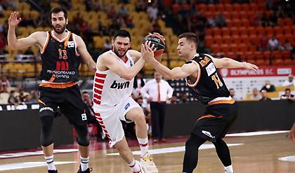 Παπανικολάου: «Εμείς και ο κόσμος είμαστε πεινασμένοι για το πρωτάθλημα»