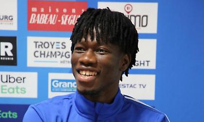 Τσεκάρει παίκτη που ανήκει στη Μάντσεστερ Σίτι η Νότιγχαμ