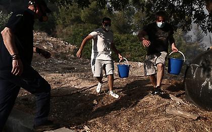 Φωτιά στη Βούλα: Εκκένωση γηροκομείου, παιδικών χωριών SOS και τεσσάρων οικισμών