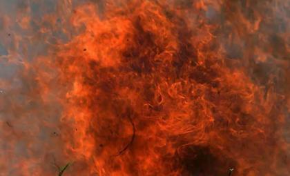 Μπανγκλαντές: 5 νεκροί, 100 τραυματίες εξαιτίας πυρκαγιάς σε εμπορευματοκιβώτια