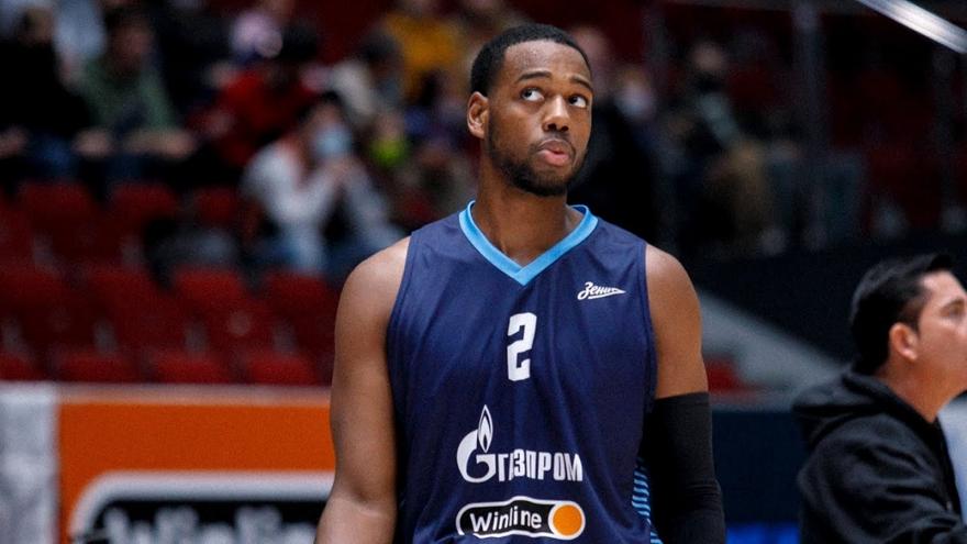 Μονακό: Παίρνει Λόιντ και Μπράουν, κρατά Χολ