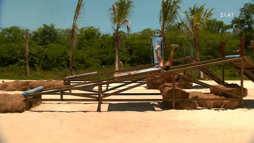 Survivor: Σοκαριστικός τραυματισμός Μαρτίκα - Προσγειώθηκε με το κεφάλι!
