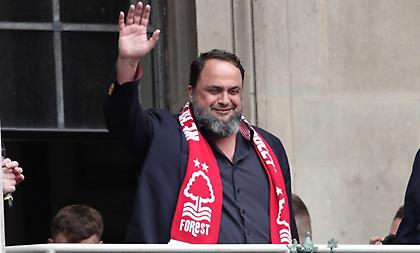 Μαρινάκης στους οπαδούς της Νότιγχαμ: «Ταβάνι ο ουρανός, ανταγωνιστικοί στην Premier League»