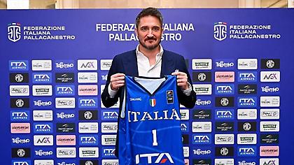 Ρεκαλκάτι και άλλοι δίπλα σε Ποτζέκο στον πάγκο της Ιταλίας