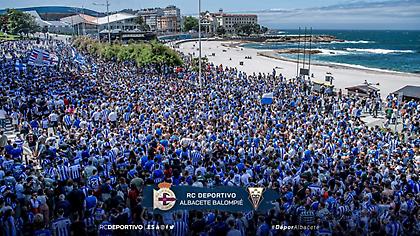 Τρέλα στη Λα Κορούνια για τον τελικό ανόδου: Χιλιάδες οπαδοί μέσα και έξω από το «Ριαθόρ»