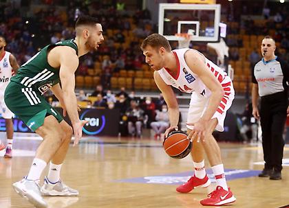 «Ερυθρόλευκο» φαβορί, αλλά «πράσινη» παράδοση