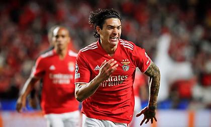 O Νούνιες έχει ρεκόρ μεταγραφής σε τέσσερις ομάδες και είναι μόλις 23 ετών!