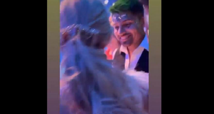 Ο Παλάσιος παντρεύτηκε και έβαψε πράσινο το μαλλί του