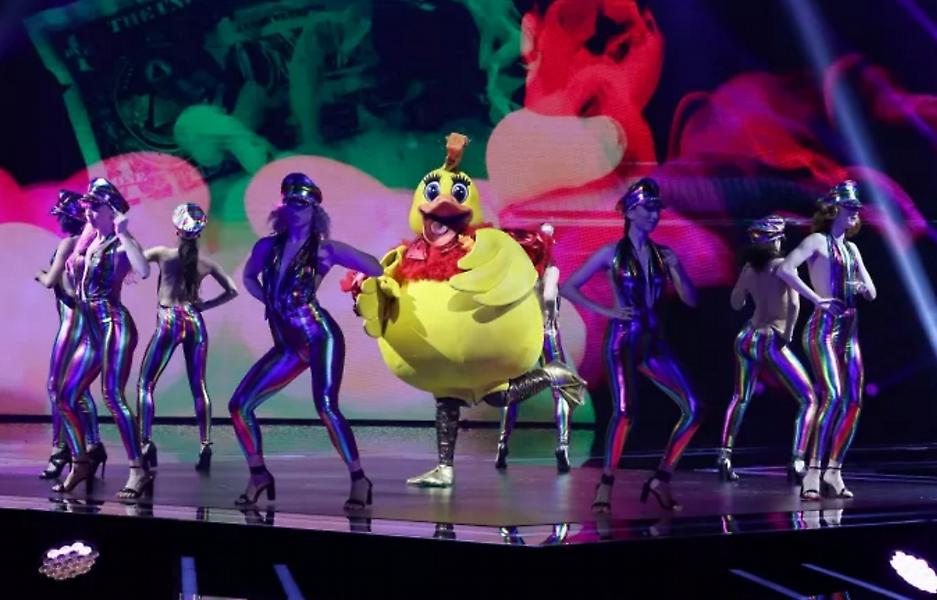Οι τηλεθεατές αγαπούν τις εκπλήξεις του The Masked Singer κάθε Σάββατο βράδυ