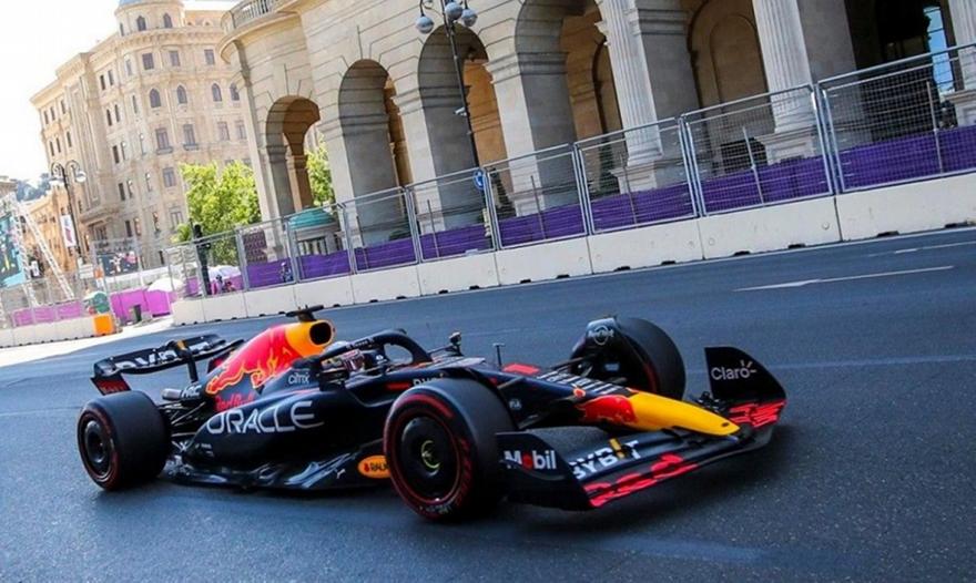 F1: Super Max και Red Bull στο Μπακού με τραγωδία Ferrari