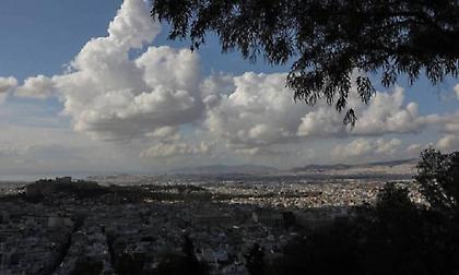 Καιρός: Αίθριος σε όλη τη χώρα με τοπικές μπόρες