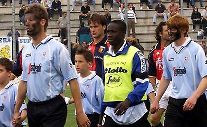 Σοκ στην Ιταλία: Νεκρός ο ποδοσφαιριστής Ομολάντε - Υπήρξε σύμβολο κατά του ρατσισμού