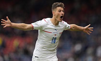 Η απίστευτη γκολάρα του Σικ από το κέντρο στο EURO, ακριβώς έναν χρόνο πριν