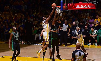 Αγκαλιά με το πρωτάθλημα οι Γουόριορς, κυριάρχησαν των Σέλτικς και με κακό Κάρι