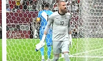 Η «κομπίνα» του γκολκίπερ της Αυστραλίας: Πέταξε το μπουκάλι με το σημείωμα των εκτελεστών πέναλτι!