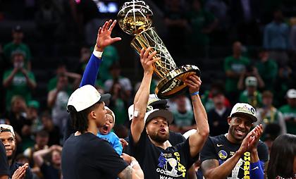 Πρωταθλητές μέσα στη Βοστώνη οι Γουόριορς του φοβερού Κάρι