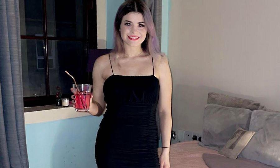 «Αυτή η θέση δημιουργήθηκε για μένα»: 22χρονη πληρώνεται για να βλέπει βίντεο ερωτικού περιεχομένου