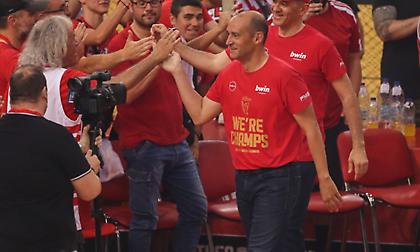 «Καρφί» Π. Αγγελόπουλου για Παπαπέτρου: «Χωρίς κλιματιστικό εγώ θα φύγω από τη συνέντευξη Τύπου»!