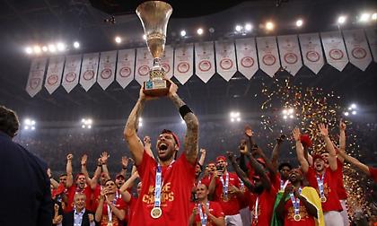 Η... ερυθρόλευκη ματιά για την αποθέωση στον Πρίντεζη