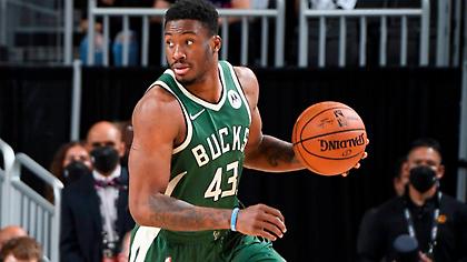 Μένει στους Μπακς ο Θανάσης Αντετοκούνμπο