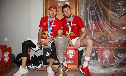 Βεζένκοφ: «Οι δύσκολες στιγμές μάς έκαναν την οικογένεια που είμαστε σήμερα»