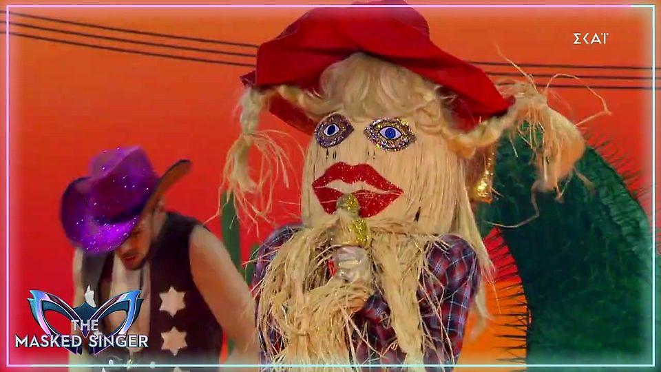 The Masked Singer: Ο «Αχυρούλης» μπήκε στο show και αποκαλύφθηκε μόνος του!