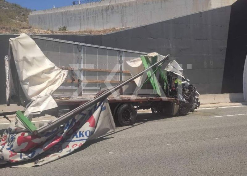 Κλειστή η Αθηνών–Κορίνθου λόγω τροχαίου με 2 νταλίκες