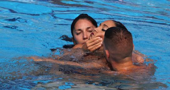 Αθλήτρια λιποθύμησε στην πισίνα, την έσωσε προπονήτρια