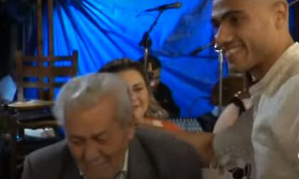 Συγκίνηση για τη βράβευση του Γιώργου Γιακουμάκη από τον συνονόματο παππού του