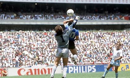 Όταν ο Μαραντόνα σκόραρε με τη… βοήθεια του Θεού!