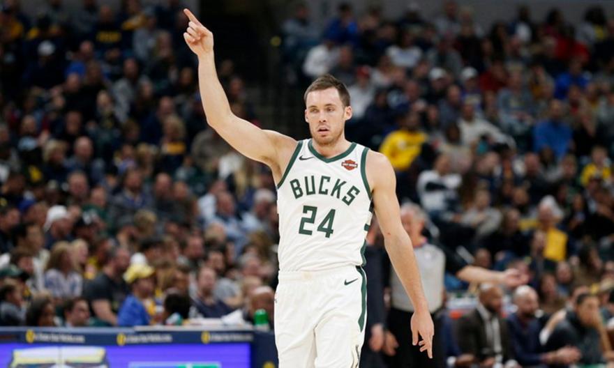 Μπακς: Ανανεώνει ο Κόνατον