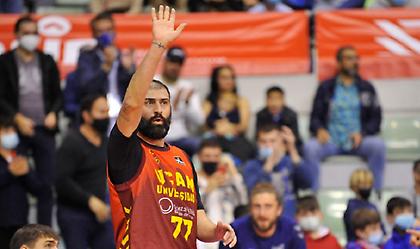 «Έσταξε» 61 σερί τρίποντα ο Βασιλειάδης