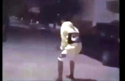 14χρονος πετάει στο αέρα και κλωτσάει γατάκι - Ταυτοποιήθηκε από την ΕΛ.ΑΣ.