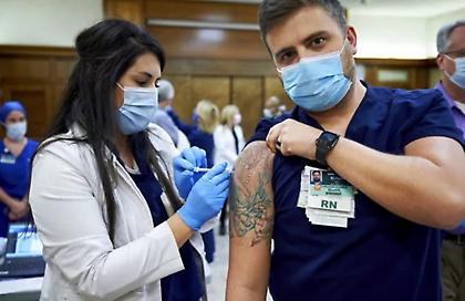 Τα εμβόλια Covid-19 απέτρεψαν 20 εκατ. θανάτους παγκοσμίως το πρώτο έτος χορήγησής τους