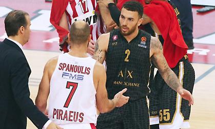 Υποκλίθηκε στον… προπονητή Σπανούλη ο Μάικ Τζέιμς!